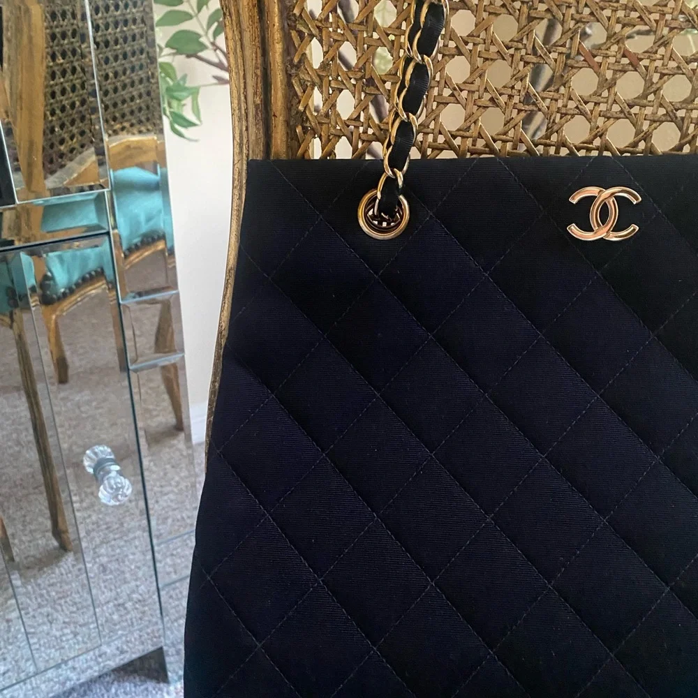 Chanel Black Quilted Women's Bag - Picture 9 of 9